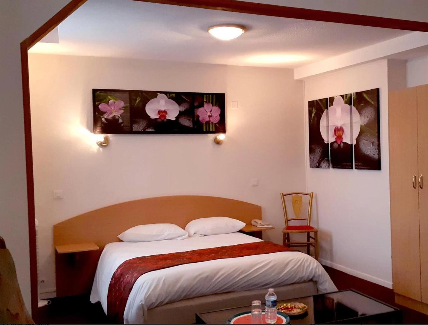 Logis Hotel Le Val De Vence Launois-sur-Vence エクステリア 写真